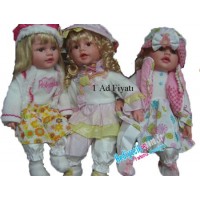 Oyuncak Bebek Elbiseli Güzel Yüzlü Bebek